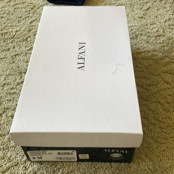 New Alfani Flats Size 9 - Picture 8 of 8